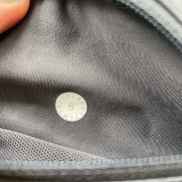 Lululemon low rise speed short size 6. Grey - Picture 3 of 4